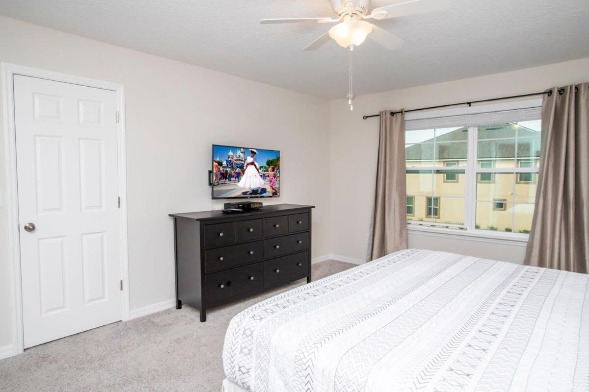 Family Friendly Four Bedroom W/ Pool @solararesort 1517 Holiday home *